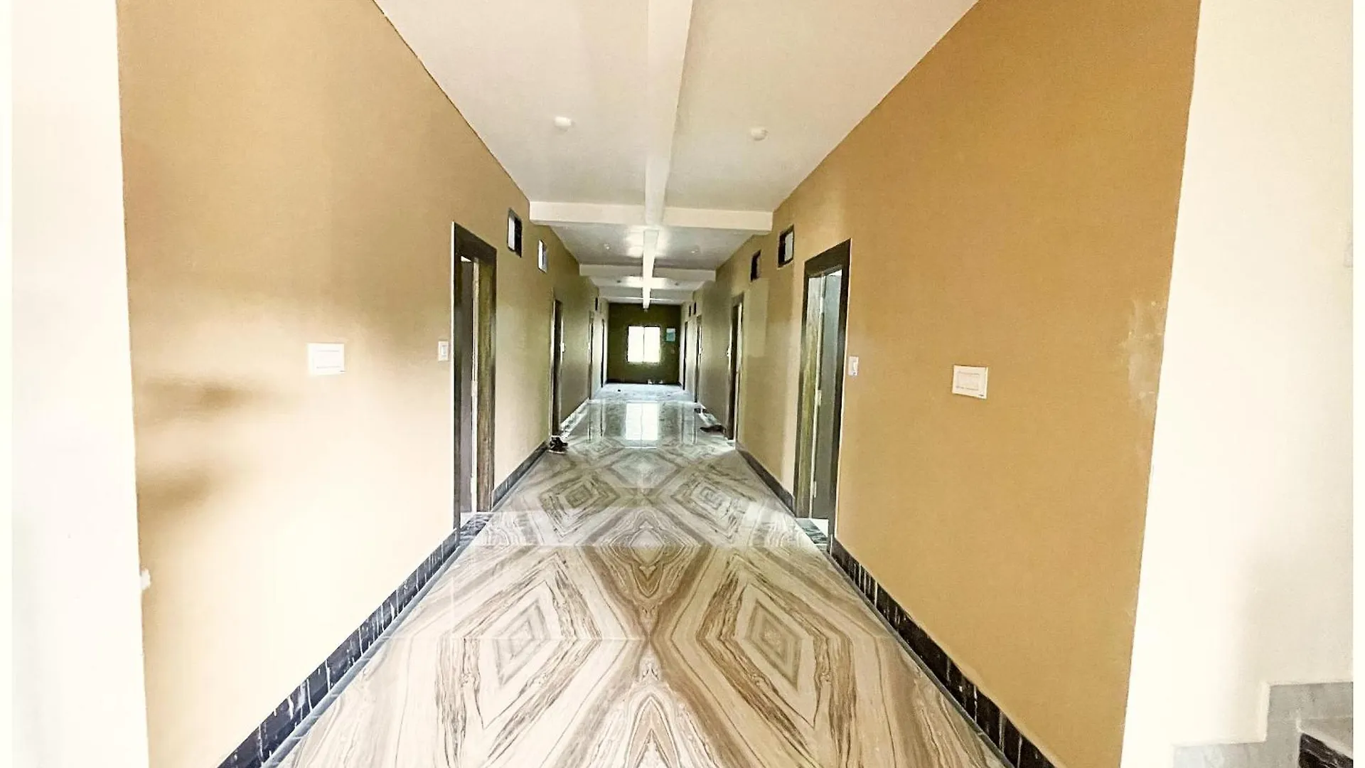 Hotel Mantavya Premium Near Kashi Vishwanath Temple - Lift And Parking Facilities - Air Conditioning Room - Top Rated Four Star Hotel Varanasi India