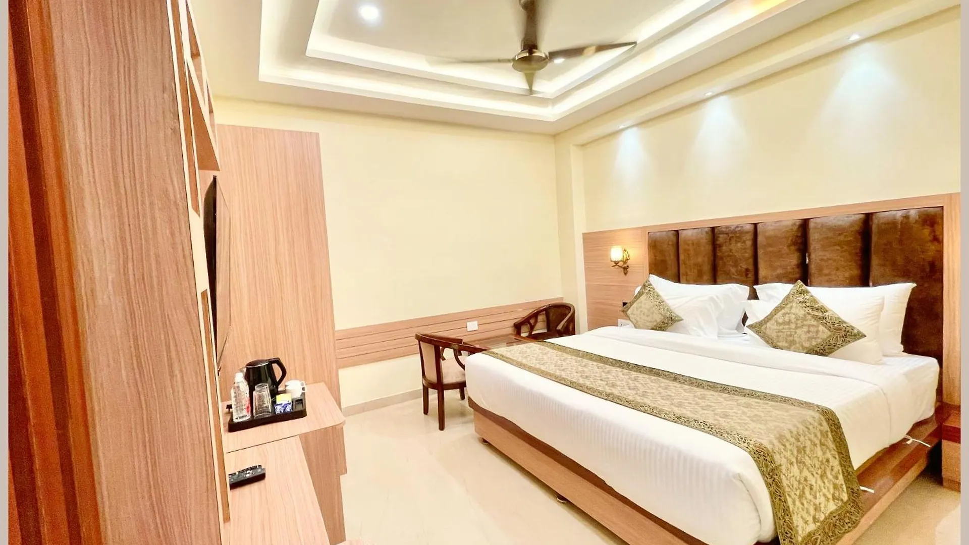 Hotel Mantavya Premium Near Kashi Vishwanath Temple - Lift And Parking Facilities - Air Conditioning Room - Top Rated Four Star Hotel Varanasi
