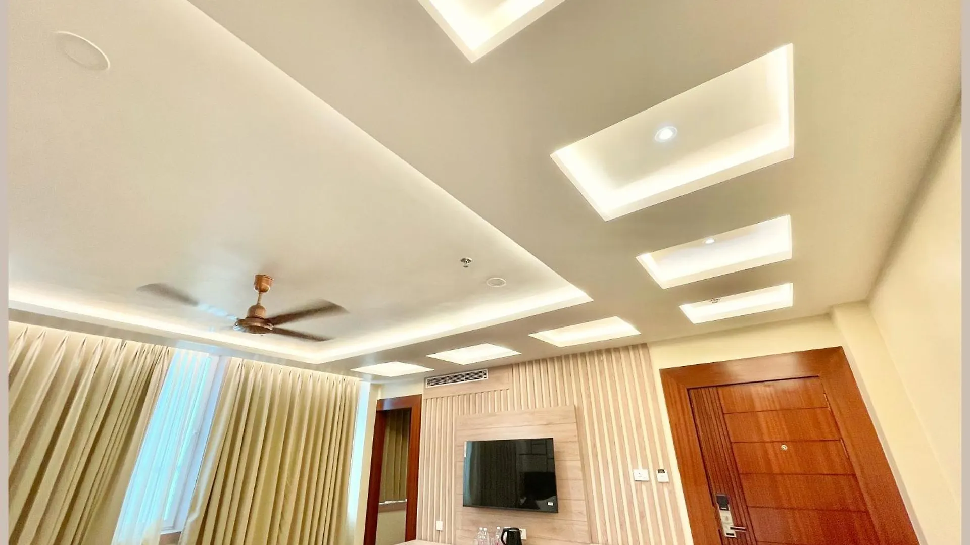 ****  Hotel Mantavya Premium Near Kashi Vishwanath Temple - Lift And Parking Facilities - Air Conditioning Room - Top Rated Four Star Hotel Varanasi India