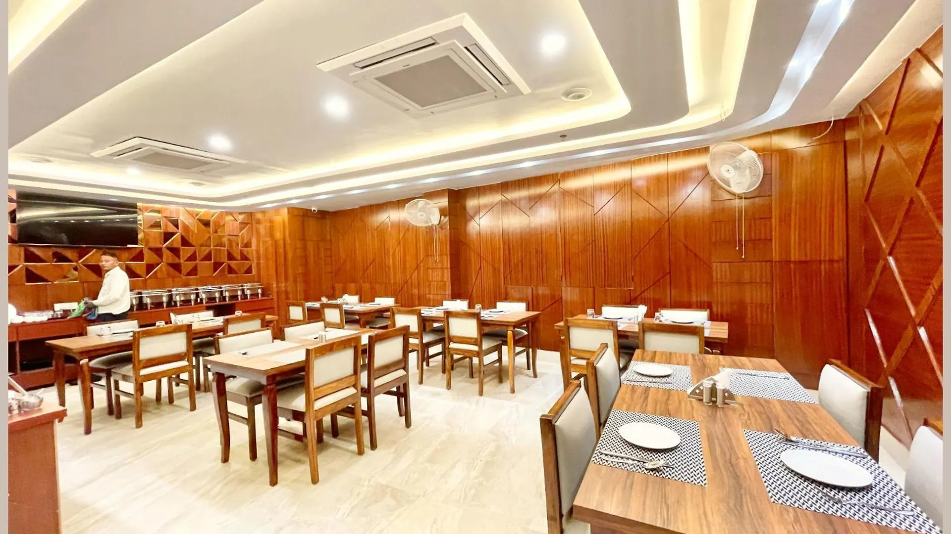 Hotel Mantavya Premium Near Kashi Vishwanath Temple - Lift And Parking Facilities - Air Conditioning Room - Top Rated Four Star Hotel Varanasi