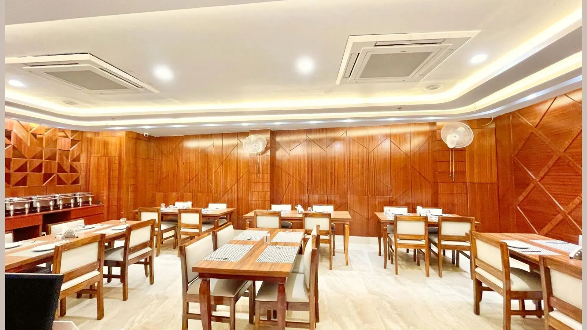 Hotel Mantavya Premium Near Kashi Vishwanath Temple - Lift And Parking Facilities - Air Conditioning Room - Top Rated Four Star Hotel Varanasi