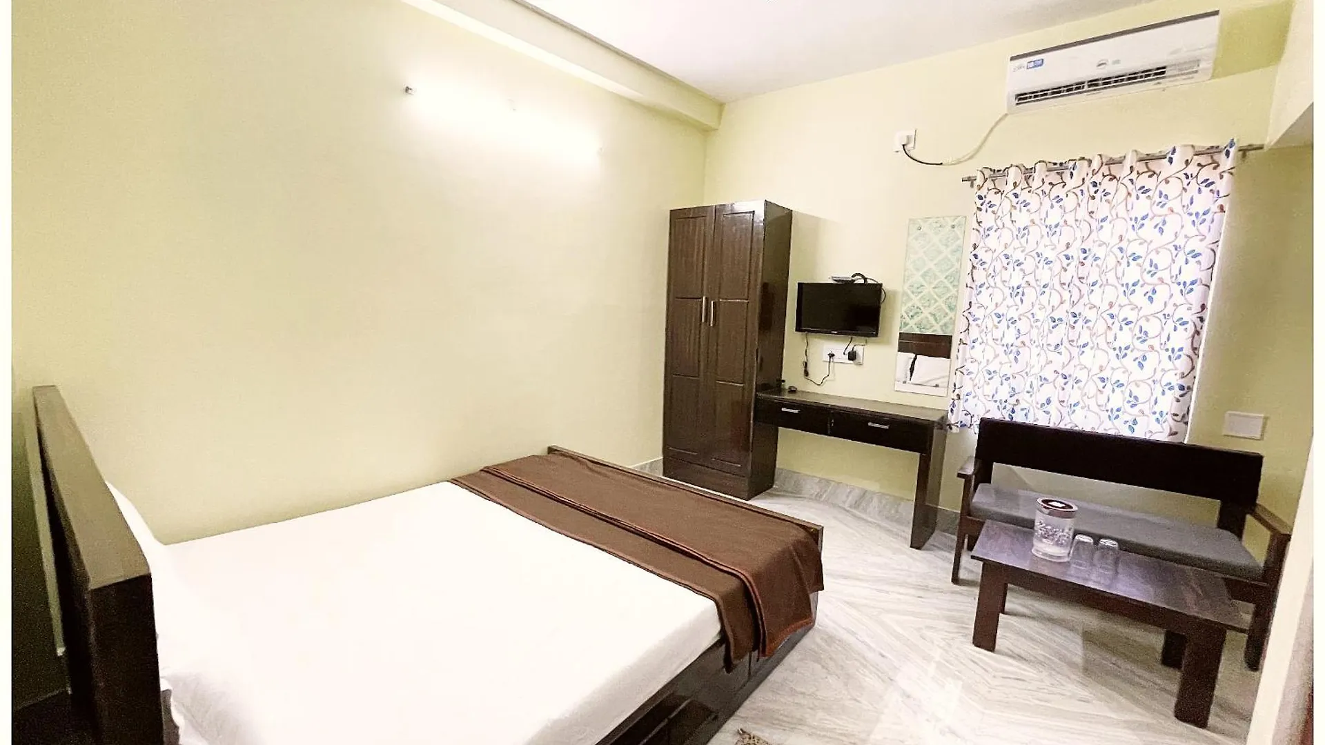 Hotel Mantavya Premium Near Kashi Vishwanath Temple - Lift And Parking Facilities - Air Conditioning Room - Top Rated Four Star Hotel Varanasi